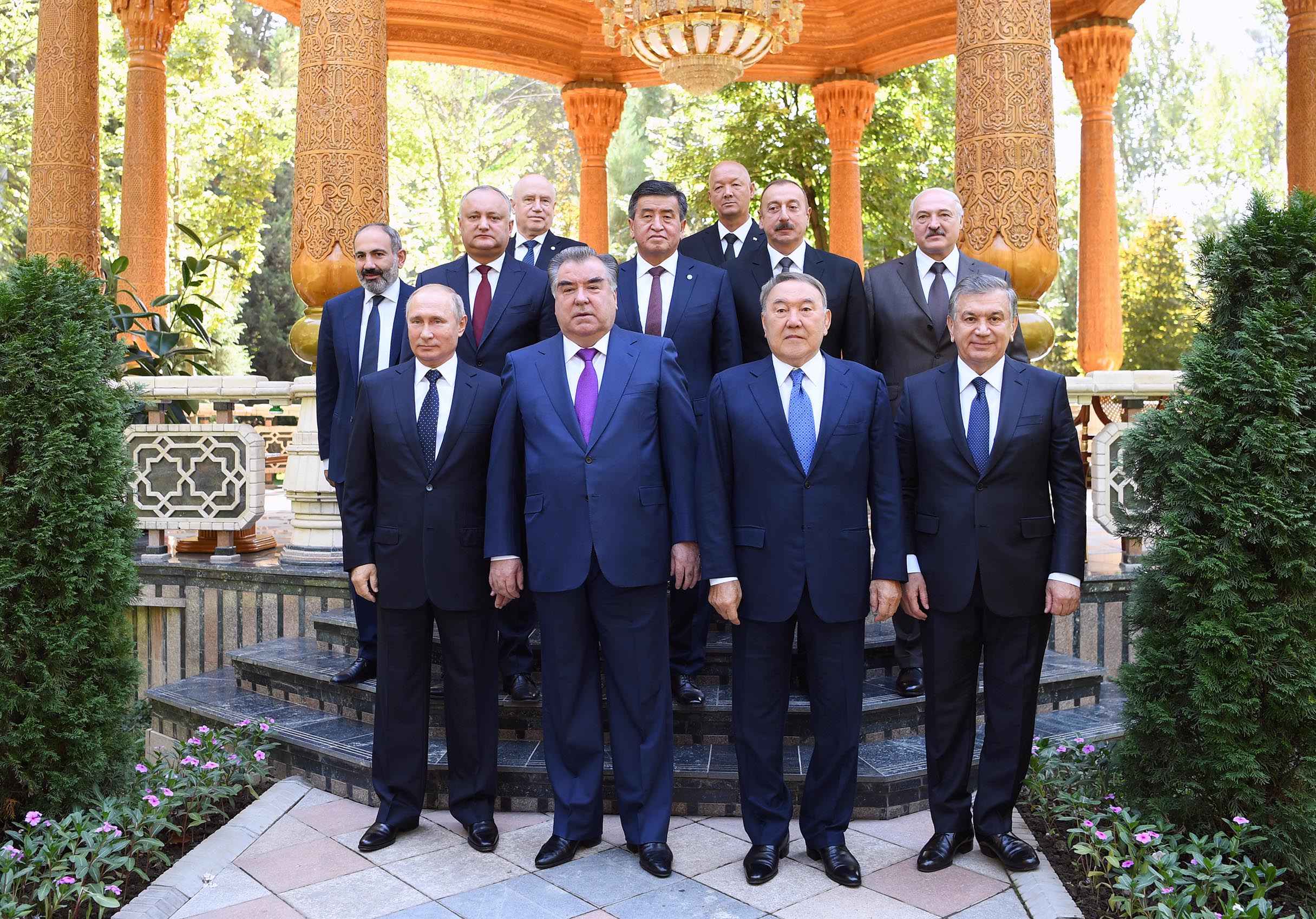 Қазақстан Президенті Нұрсұлтан Назарбаев ТМД елдері басшылары кеңесінің отырысына қатысу үшін Душанбе қаласына келді.