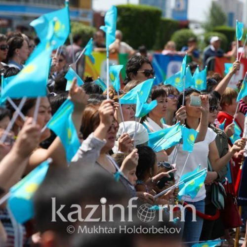 Население Казахстана увеличилось до 18 млн 940, 4 тысячи человек.