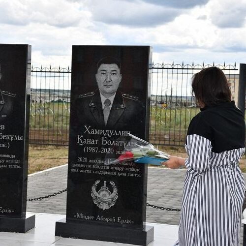 В Бурабайском районе открыли монумент сотрудникам погибшим при исполнении служебных обязанностей – Канату Отарбаеву и Канату Хамидуллину