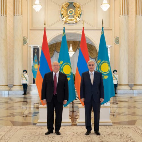 Глава государства Касым-Жомарт Токаев встретился с Президентом Армении Арменом Саркисяном