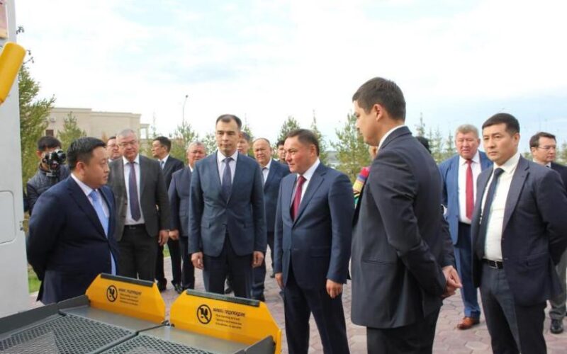 Ақмола облысының мектептеріне 15 жаңа автобус берілді