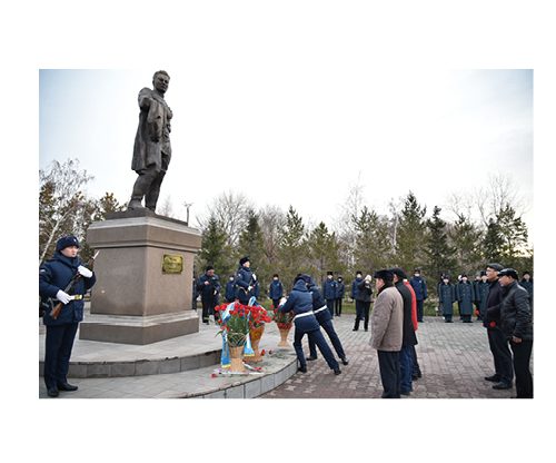 15 ҚАРАШАДА КӨКШЕТАУДА КЕҢЕС ОДАҒЫНЫҢ БАТЫРЫ МӘЛІК ҒАБДУЛЛИННІҢ ТУҒАН КҮНІ АТАЛЫП ӨТТІ