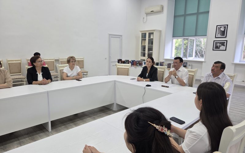 «Әдеби мұра – ұлт қазынасы»  тақырыбында зиялы қауым мен оқырмандардың кездесу өтті