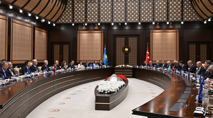 Қасым-Жомарт Тоқаев пен Режеп Тайип Ердоған Қазақстан -Түркия Жоғары деңгейдегі стратегиялық ынтымақтастық кеңесінің 5-ші отырысын өткізді