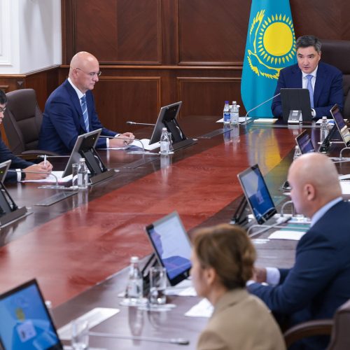 Олжас Бектенов автожолдардың сапасын арттыру жөніндегі Президент тапсырмаларының орындалу барысы туралы жиын өткізді