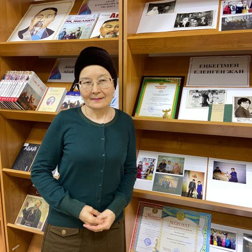 Ақ сәуле іздеп әлемнен…