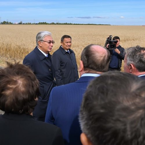 Президент Ақмола облысындағы ауыл шаруашылығы кәсіпорындарының жетекшілерімен саланың жай-күйі, шаруалардың жетістіктері, сондай-ақ қордаланған мәселелері жөнінде әңгімелесті