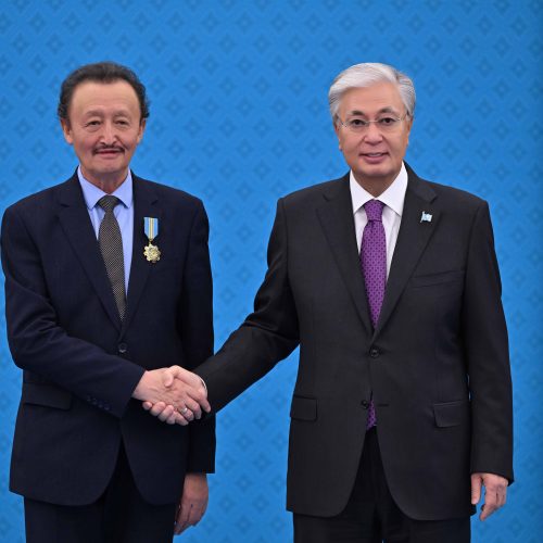 Президент алдағы Ұстаздар күнімен құттықтады