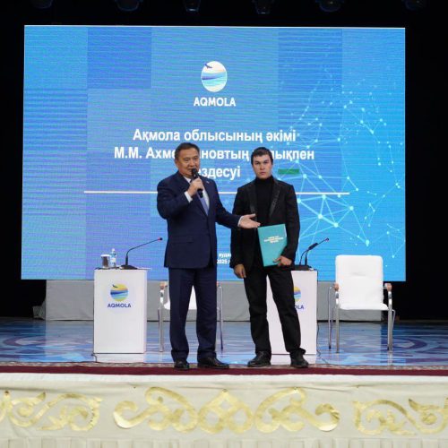 Өңір мәселелері талқыланды, еңбек озаттарына құрмет көрсетіледі