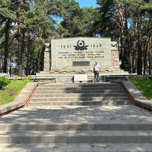 1943 жылы жау қолында әскери тұтқындар лагерінде көз жұмған