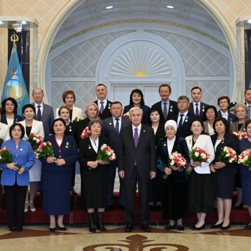 Президент алдағы Ұстаздар күнімен құттықтады