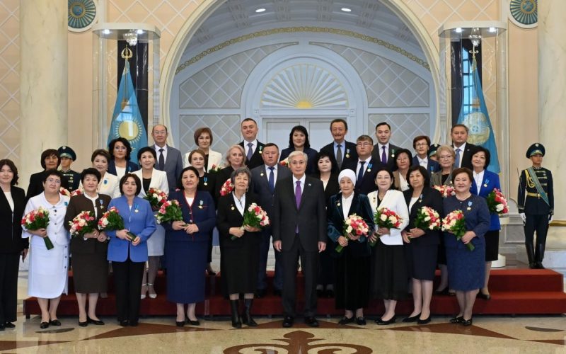 Президент алдағы Ұстаздар күнімен құттықтады