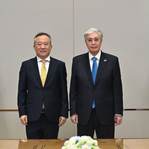 Мемлекет басшысы Бейжің Тіл және мәдениет университетінің президенті Дуань Пэнді қабылдады