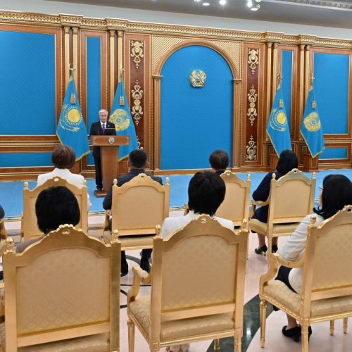 Президент алдағы Ұстаздар күнімен құттықтады