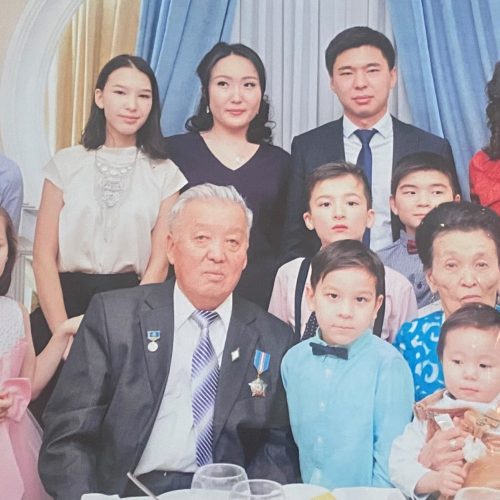 Ұл-қызы ел кәдесіне кәдесіне жараса, ол — ата-ана бақыты