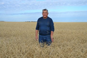 Қараөзекте  басшы бар елін демеген