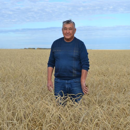 Қараөзекте  басшы бар елін демеген