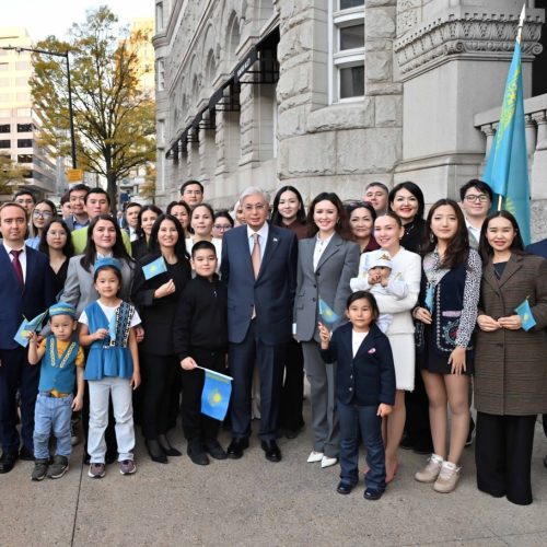 Президент Қасым-Жомарт Тоқаевты АҚШ-та оқитын қазақ студенттері қарсы алды