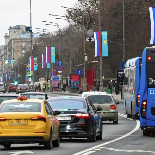 Қазақстанның көк туы Мәскеу көшелерінде желбіреп тұр