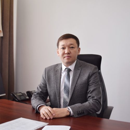 Қызметшіден  жұмысты сұраумен қатар, құқын қорғау да бар