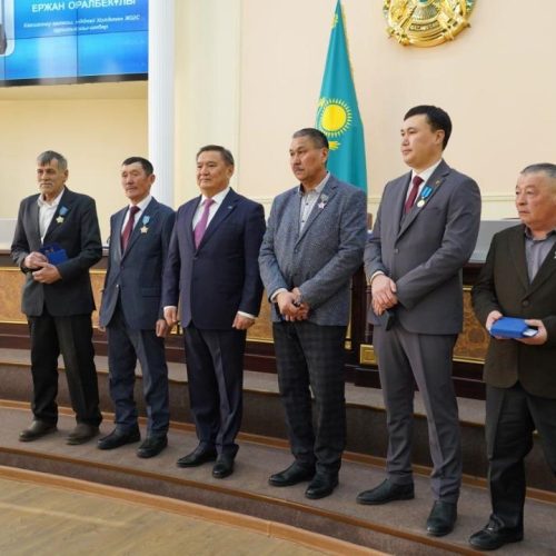 Еңбек етсең ерінбей…