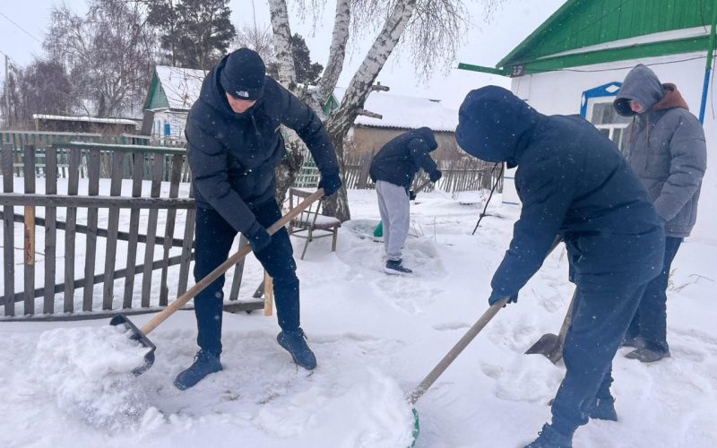 Астрахан ауданында «Ардагерлерді құрметтейік» акциясы өтті: қамқорлық пен құрмет ұрпақтарды біріктіреді