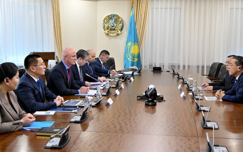 Роман Скляр XINFA GROUP басқарма төрағасының орынбасары Чжао Тинъюн мырзамен Павлодар облысында өнеркәсіп паркінің құрылысын талқылады