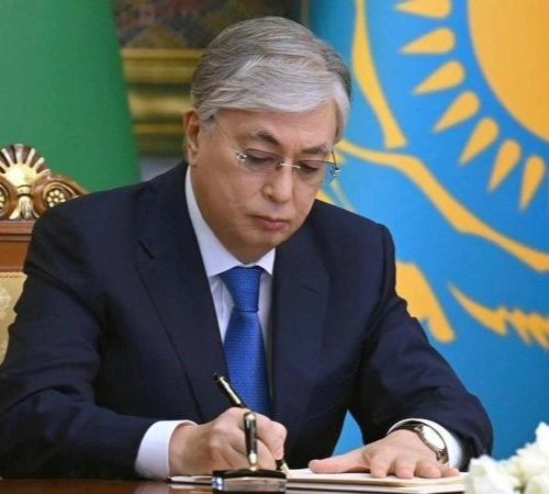 Мемлекет басшысы референдум өткiзу туралы Жарлыққа қол қойды