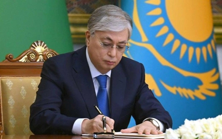 Мемлекет басшысы референдум өткiзу туралы Жарлыққа қол қойды
