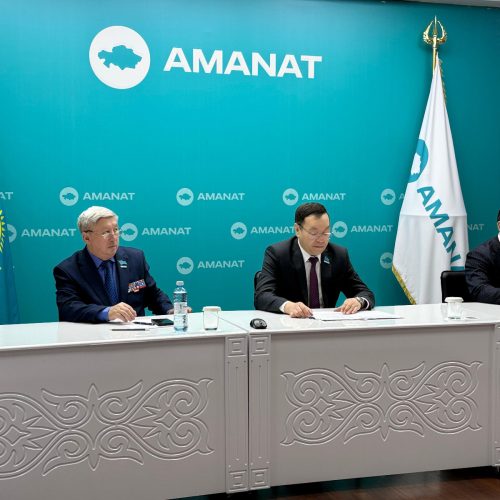 Депутаттық фракцияның отырысы өтті
