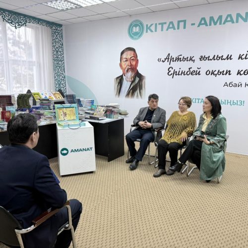 «Кітап-AMANAT» жобасы аясында ауыл кітапханасына 300-ден астам кітап сыйға тартылды