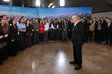 Мемлекет басшысы референдумға белсене қатысқан жастармен әңгімелесті