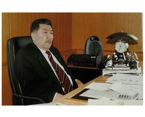 Түркістаннан түлеп, Арқада абыройға бөленген