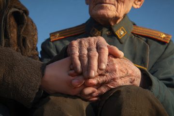 Батырларға қамқорлық: Ақмола облысының ардагерлері мен тыл еңбеккерлері 9 мамырға орай қаржылық төлемдер алды