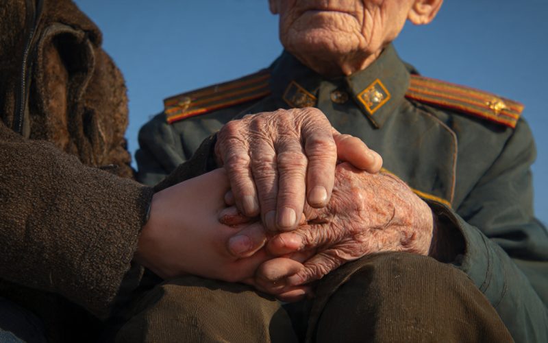 Батырларға қамқорлық: Ақмола облысының ардагерлері мен тыл еңбеккерлері 9 мамырға орай қаржылық төлемдер алды