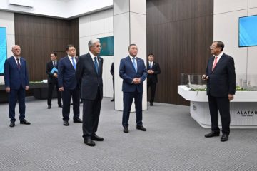 Мемлекет басшысы Алатау қаласын дамытудың барысымен танысты