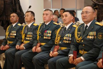 Қорғаныс министрі Ұлттық қорғаныс университетінің түлектеріне дипломдар табыстады