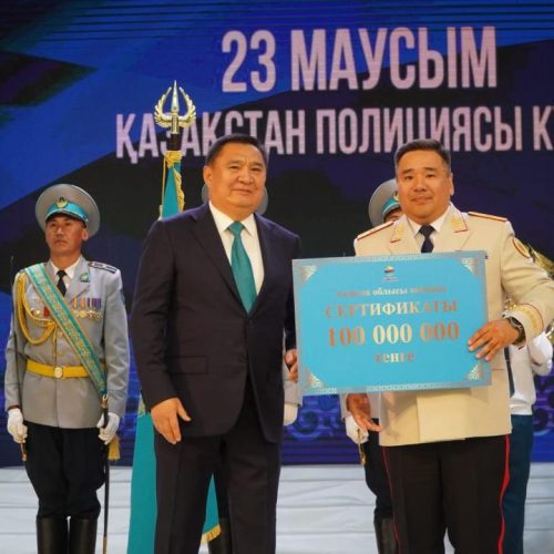 Полиция қызметкерлеріне құрмет көрсетілді
