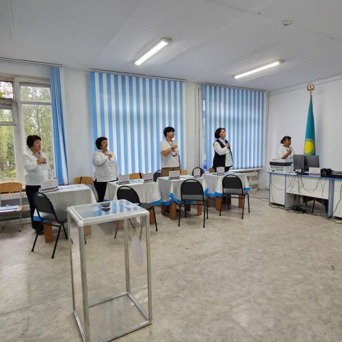Алғашқы кадрлар: ақмолалықтар дауыс беруді сыйлықпен бастады