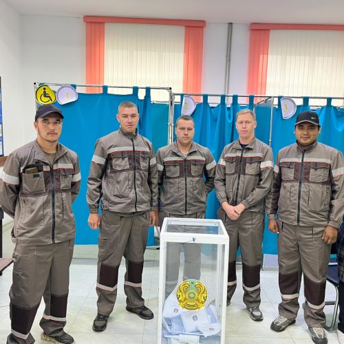 «Егістікте еңбек етеміз – ел өміріне де қатысамыз»: Астраханка комбайншылары сайлауға келді