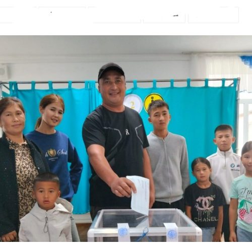«Бүкіл отбасымызбен дауыс береміз»: Тәукеловтер отбасы сайлауға қатысты
