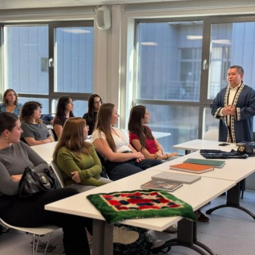 Бельгиялық студенттер «Кітап оқитын ұлт» жобасына қызығушылық танытты