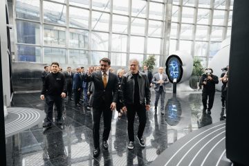 NVIDIA негізін қалаушы әрі бас директоры алғаш рет Астанада: Дженсен Хуанг Қазақстанның жасанды интеллект экосистемасымен танысты